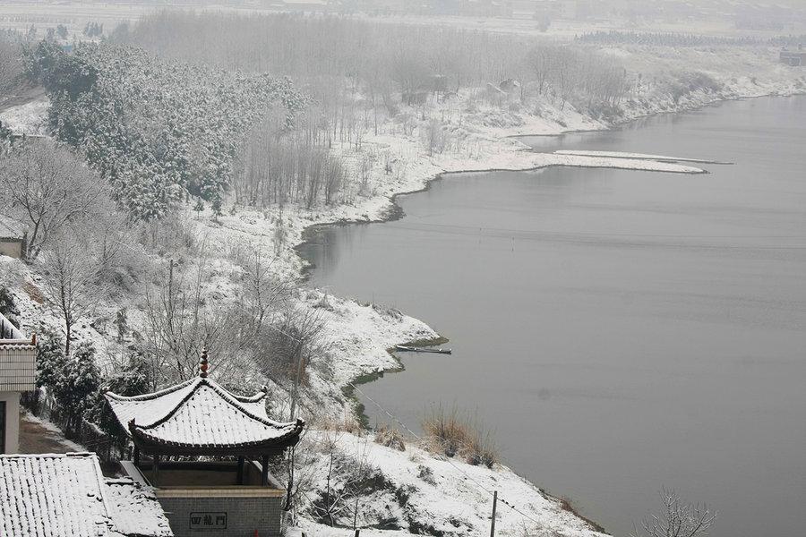 初雪的诗句（十五首关于初雪的古诗词，为怜初雪漫题诗）