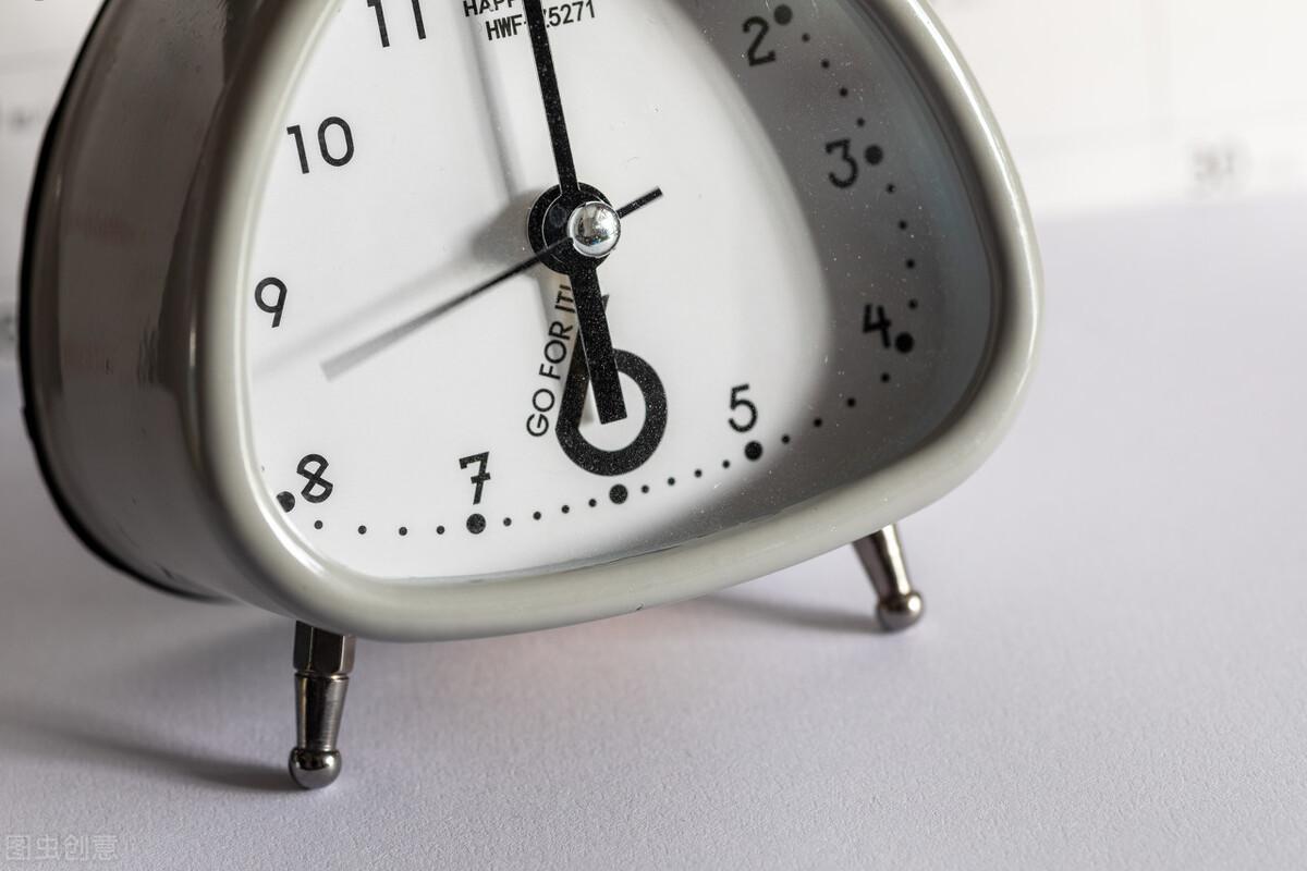 形容时间过得快的句子，时光飞逝的唯美短句16句