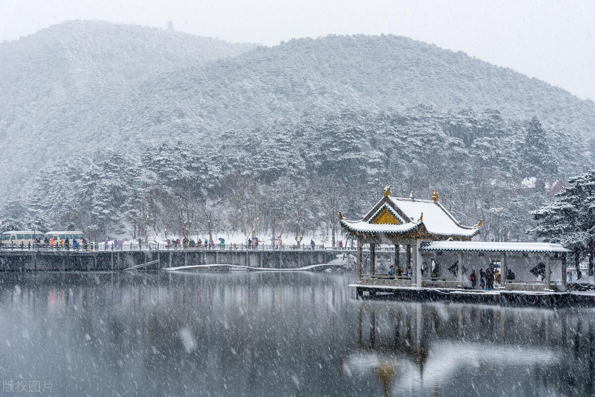 一句简短的雪景句子，关于雪的文案短句24句