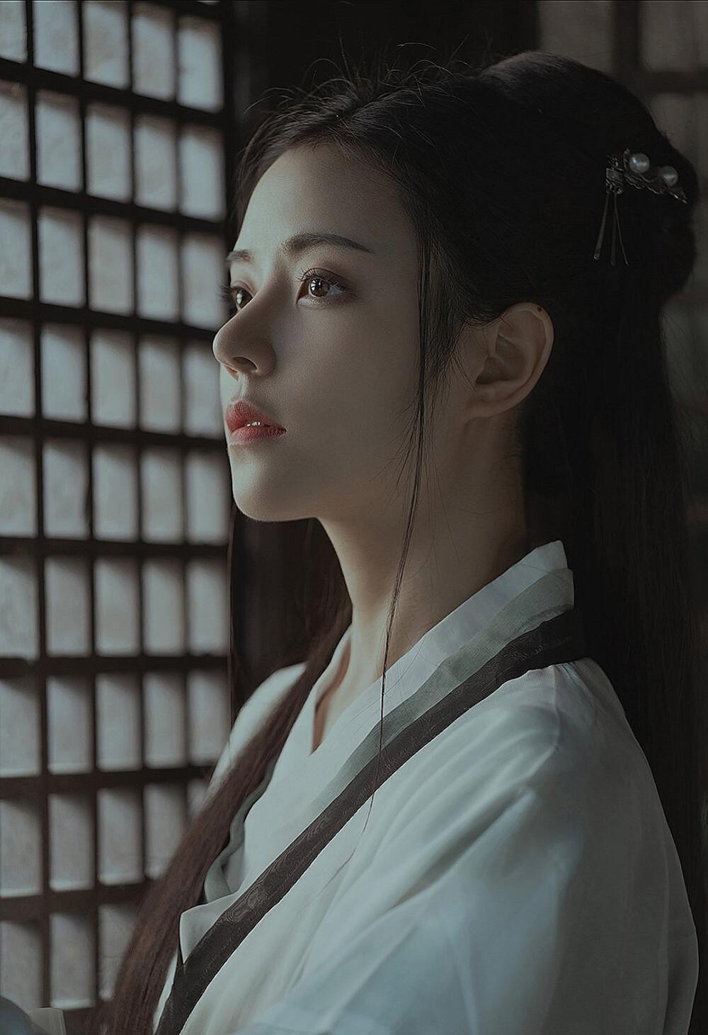 赞美女人的诗8首，夸赞女子美貌的著名诗