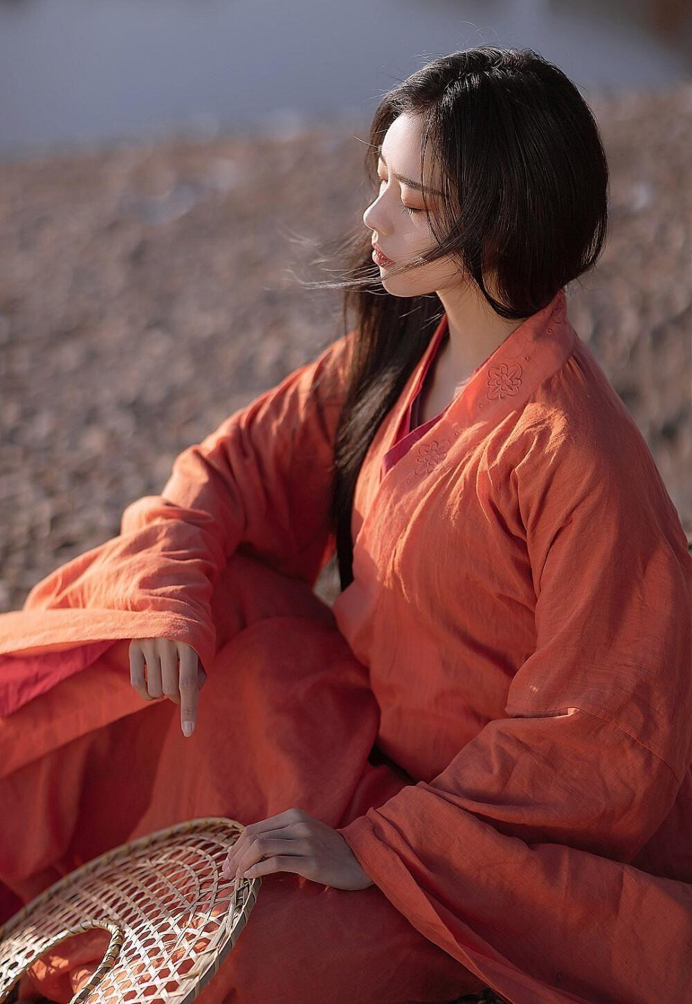 赞美女人的诗8首，夸赞女子美貌的著名诗